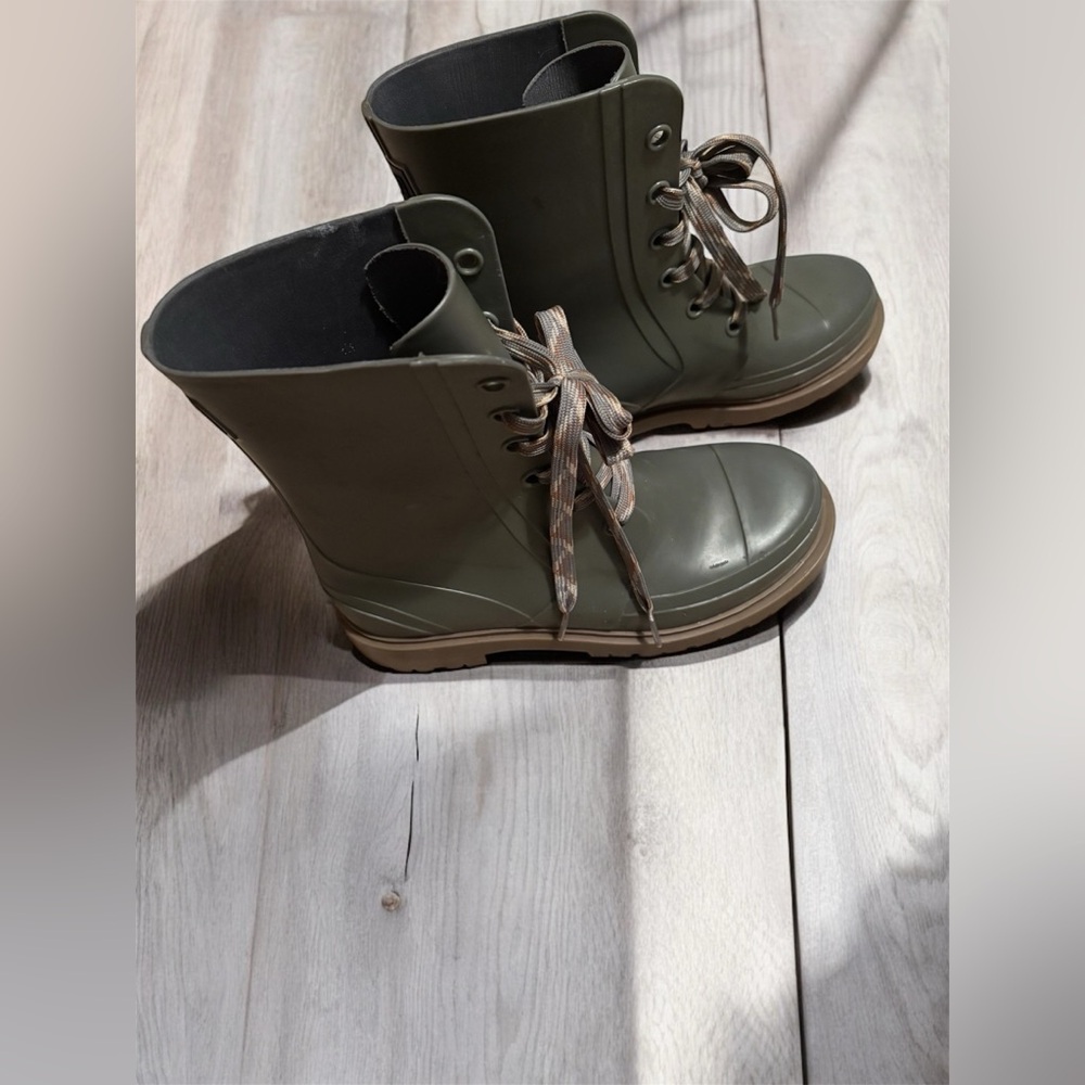 LIKE NEW COUGAR Women's Sage Green Rain Boots - Picture 7 of 8